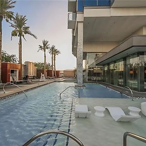 Palms Place Hotel Stripview With Open Balcony -33